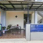 Oyo 90785 Mutiara Guest House
