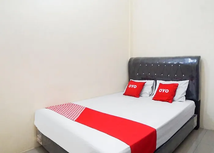 Oyo 90785 Mutiara Guest House